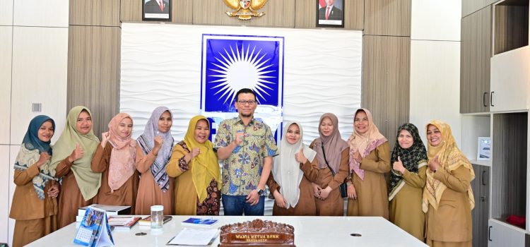 Galeri : Wakil ketua II DPRK Banda Aceh Menerima Audiensi GURU PAUD Kecamatan Ulee kareng