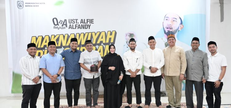 Galeri : Anggota DPRK Banda Aceh Menghadiri Ceramah Agama bersama Ustadz Alfie Alfandy