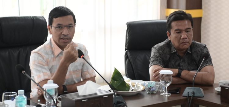 Galeri : Komisi IV DPRK Banda Aceh Melakukan Rapat Internal