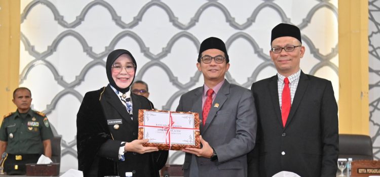 DPRK Gelar Rapat Paripurna Penyampaian Penjelasan dan Penyerahan Raqan Pertangungjawaban APBK Banda Aceh Tahun Anggaran 2024