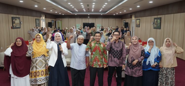 Dinkes Beri Pelatihan Pola Hidup Sehat, Farid Nyak Umar Ingatkan Warga Pentingnya Kesehatan