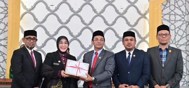 Wali Kota Serahkan Rancangan Qanun Perubahan APBK 2025 ke DPRK Banda Aceh