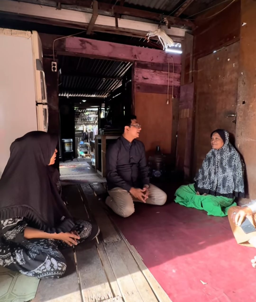Tinggal di Rumah Kumuh, Irwansyah Janji Perjuangkan Rumah Layak Huni Untuk Julia