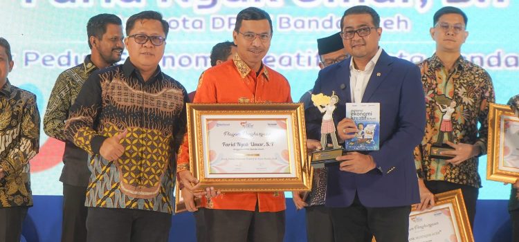 Inisiasi Banyak Kegiatan Ekonomi Kreatif, Farid Nyak Umar Dianugerahi Serambi Ekraf Award 2025