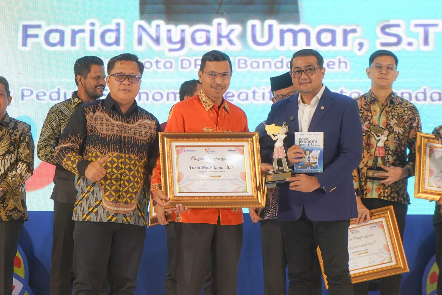 Inisiasi Banyak Kegiatan Ekonomi Kreatif, Farid Nyak Umar Dianugerahi Serambi Ekraf Award 2025