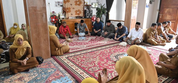 Rombongan DPRK Banda Aceh Takziah ke Rumah Almarhum T Hendra Budiansyah