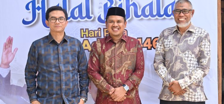 Galeri : Halal Bi Halal Wakil Ketua I DPRK Banda Aceh Daniel Abdul Wahab Galeri : Halal Bi Halal Wakil Ketua I DPRK Banda Aceh Daniel Abdul Wahab