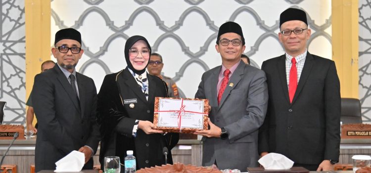 Galeri : Ketua DPRK Banda Aceh memimpin Rapat Paripurna DPRK Banda Aceh Galeri : Ketua DPRK Banda Aceh memimpin Rapat Paripurna DPRK Banda Aceh