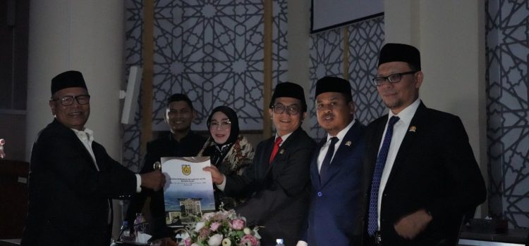 Listrik Padam, Anggota DPRK Laksanakan Sidang Paripurna Dalam Gelap Listrik Padam, Anggota DPRK Laksanakan Sidang Paripurna Dalam Gelap