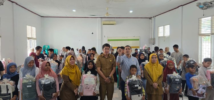 Faisal Ridha Serahkan Peralatan Sekolah untuk Anak Yatim Gampong Lamteumen Timur dan Bitay Faisal Ridha Serahkan Peralatan Sekolah untuk Anak Yatim Gampong Lamteumen Timur dan Bitay