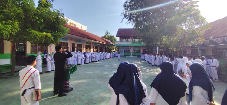 Tuanku Muhammad Jadi Pembina Upacara Senin di MIS Lamgugob ajak Murid Rajin Belajar, Beribadah dan Bantu Sesama