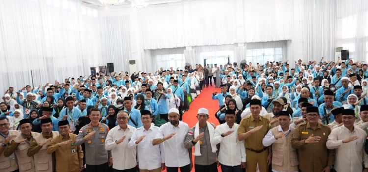 Ketua DPRK Banda Aceh Ikut Dampingi Mualem Lepas Jamaah Haji Kloter Pertama