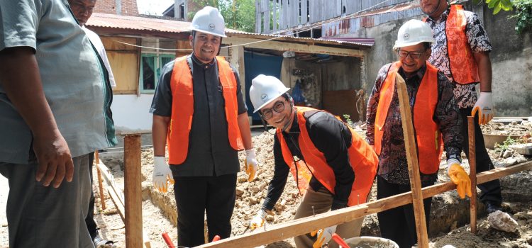 Ketua DPRK Letakkan Batu Pertama Rumah Layak Huni, Tahun Ini Advokasi 4 Rumah Ketua DPRK Letakkan Batu Pertama Rumah Layak Huni, Tahun Ini Advokasi 4 Rumah