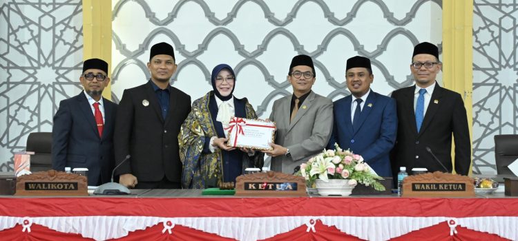 Wali Kota Serahkan Dokumen RKUA PPAS Perubahan ke DPRK Banda Aceh