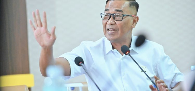 Ismawardi Minta Satpol PP Tertibkan PKL di Jalan Syiah Kuala Ismawardi Minta Satpol PP Tertibkan PKL di Jalan Syiah Kuala